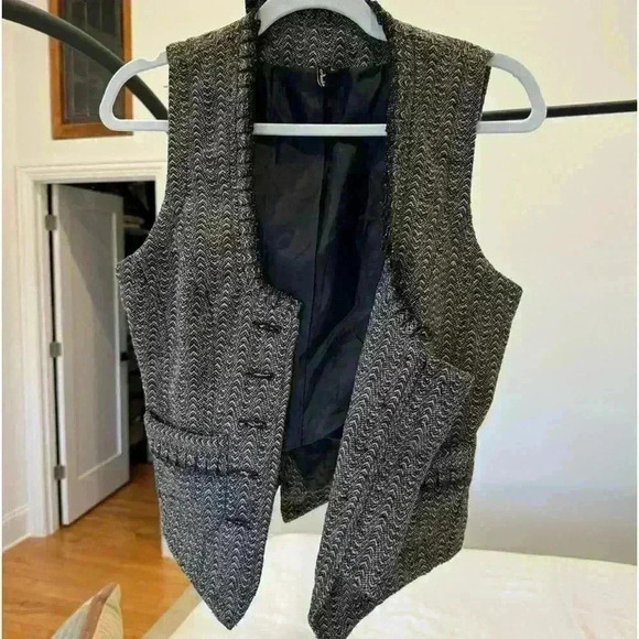 Ambition Wool and Polyester Vest - Picture 3 of 7